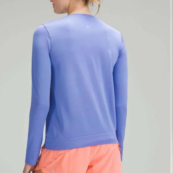 Lululemon Swiftly Relaxed Long-Sleeve Shirt
Ripple Wave Wild Indigo / Sonic Pink - Picture 2 of 8
